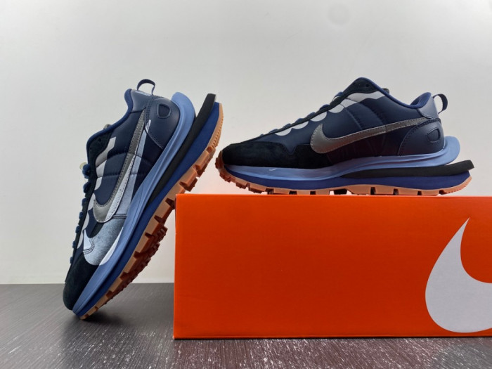 NIKE Sacai x VaporWaffle “Tour Yellow ” DD1875-700