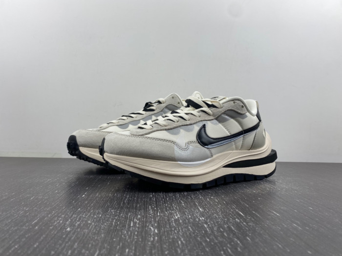 NIKE Sacai x VaporWaffle “Tour Yellow ” DD1875-101