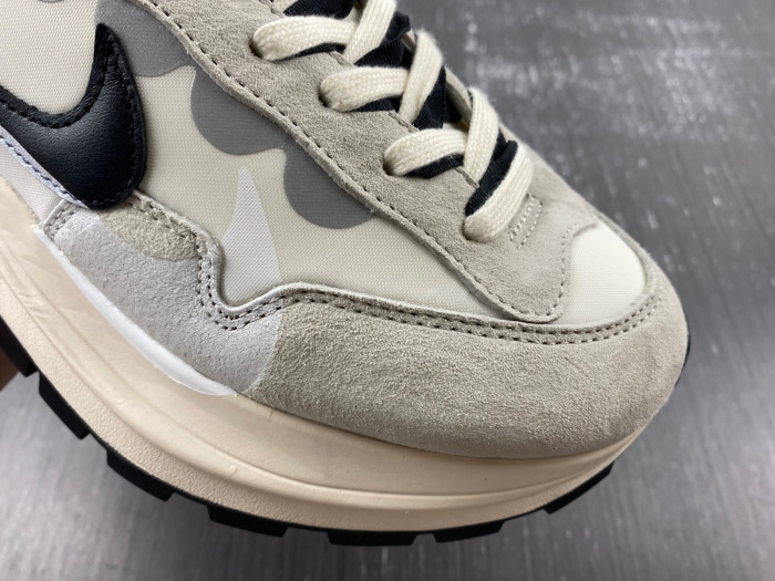 NIKE Sacai x VaporWaffle “Tour Yellow ” DD1875-101