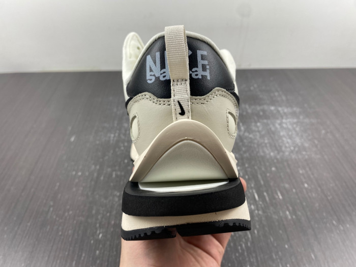 NIKE Sacai x VaporWaffle “Tour Yellow ” DD1875-101