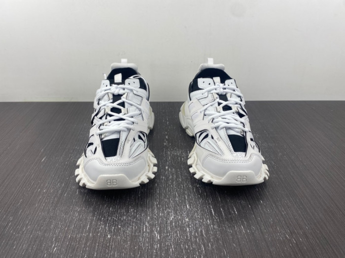 Ba*len*cia*ga track trainer