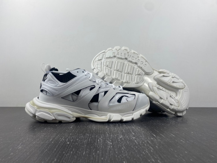 Ba*len*cia*ga track trainer