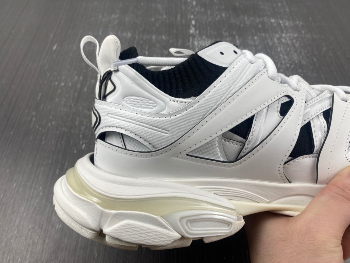 Ba*len*cia*ga track trainer