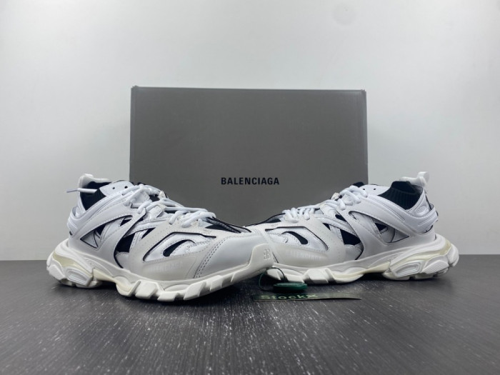 Ba*len*cia*ga track trainer