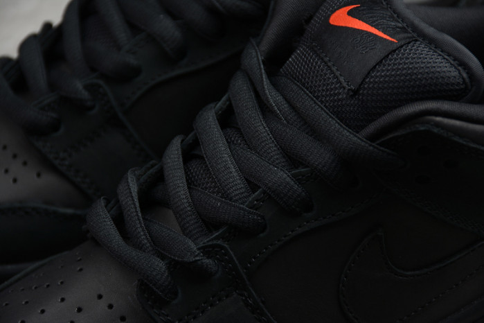 Nike Dunk SB Low “Pigeon”    883232-008