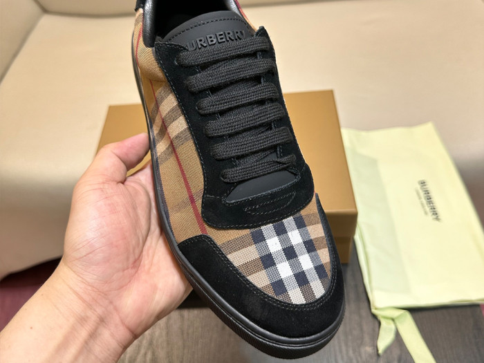 B**rry shoes