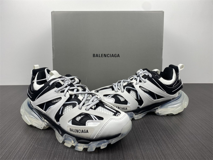 Ba*len*cia*ga track trainer