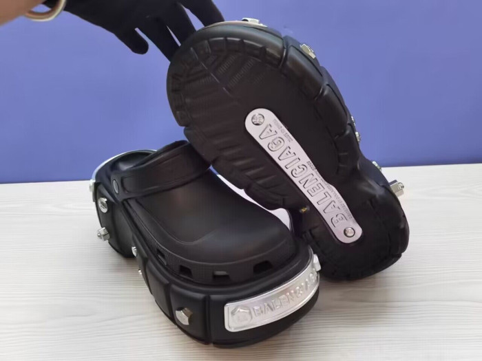 Ba*len*cia*ga hardcrocs slides