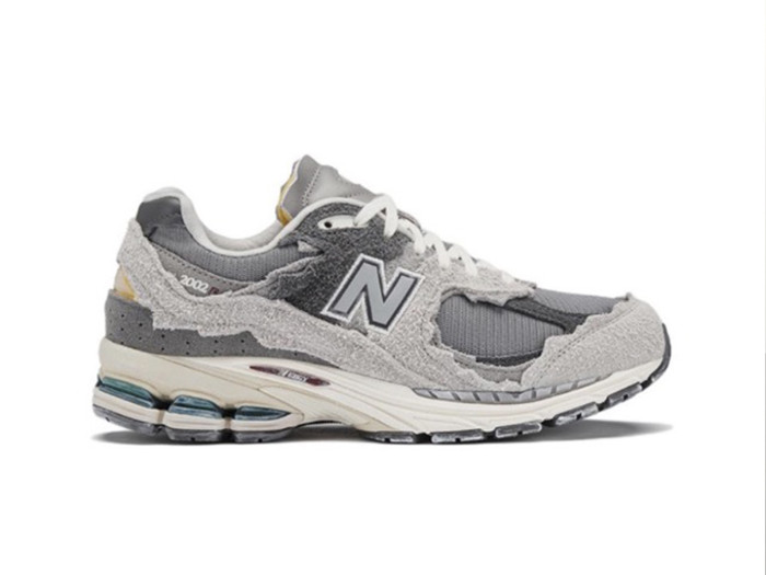 NEW BALANCE 2002R