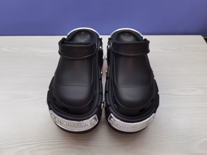 Ba*len*cia*ga hardcrocs slides