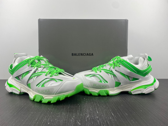 Ba*len*cia*ga track trainer