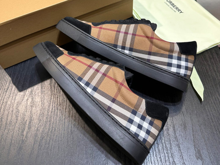 B**rry shoes