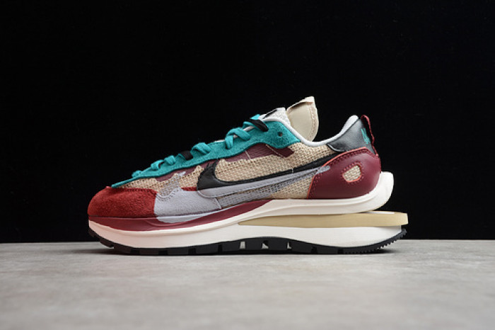 Nike Vaporwaffle sacai Villain Red Neptune Green DD3035-200