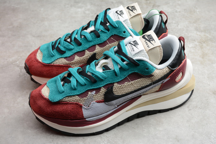 Nike Vaporwaffle sacai Villain Red Neptune Green DD3035-200