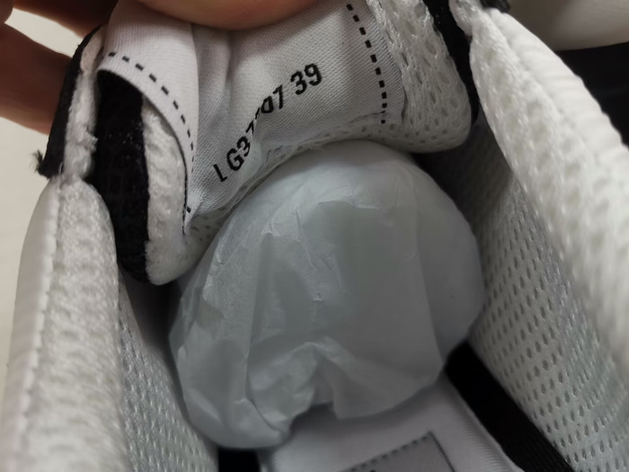 CHANEL sneaker
