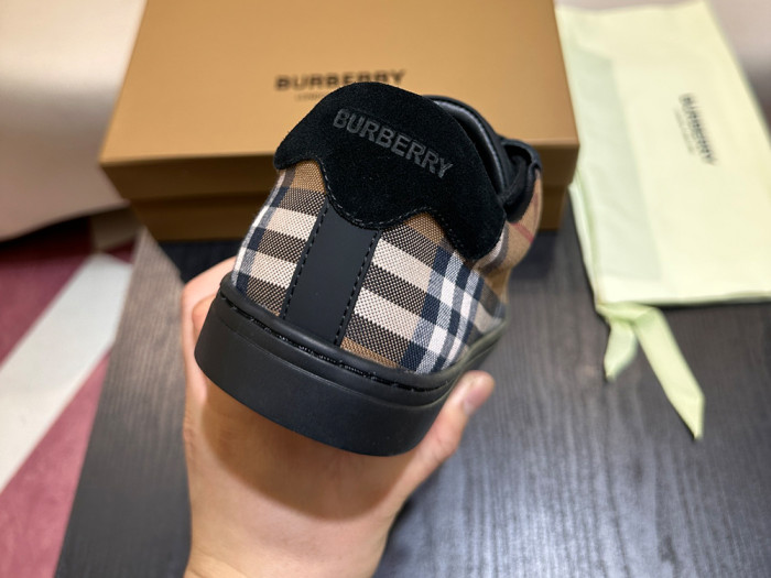 B**rry shoes