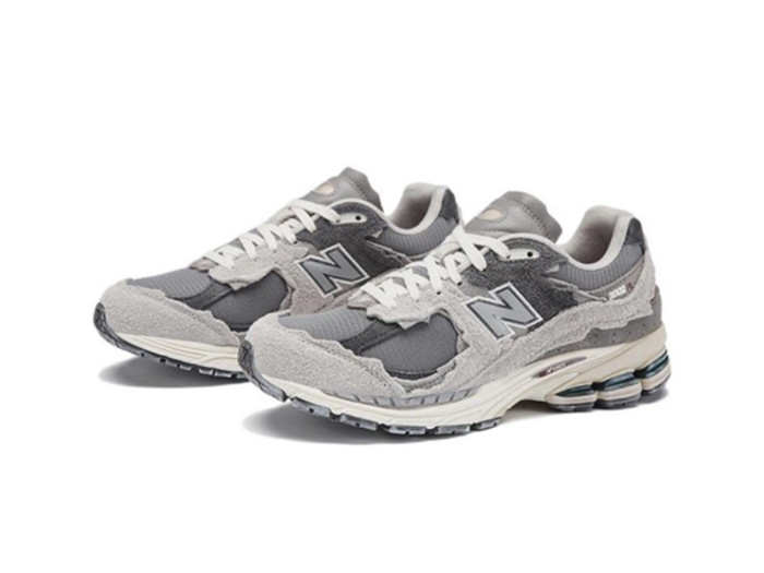 NEW BALANCE 2002R
