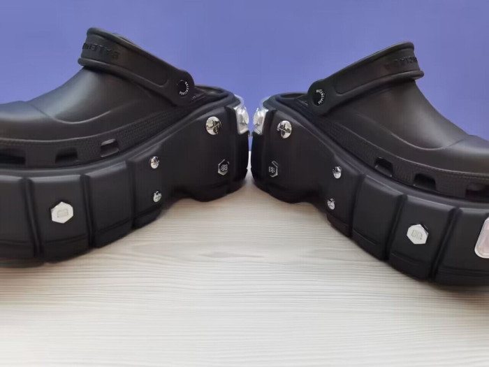 Ba*len*cia*ga hardcrocs slides