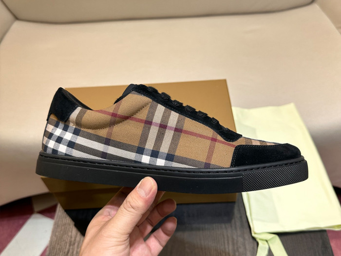 B**rry shoes