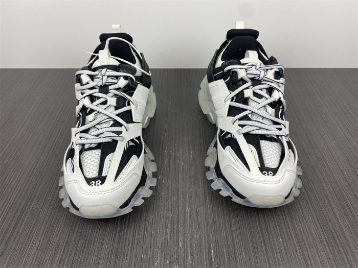 Ba*len*cia*ga track trainer