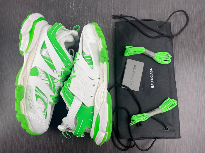 Ba*len*cia*ga track trainer