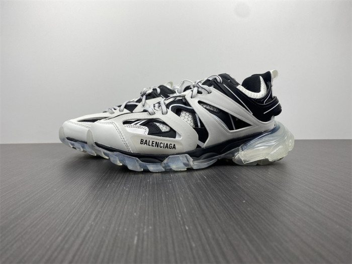 Ba*len*cia*ga track trainer