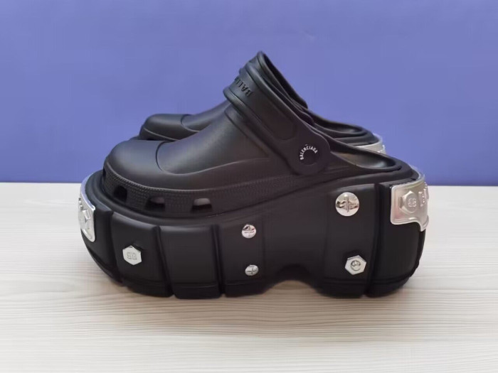 Ba*len*cia*ga hardcrocs slides