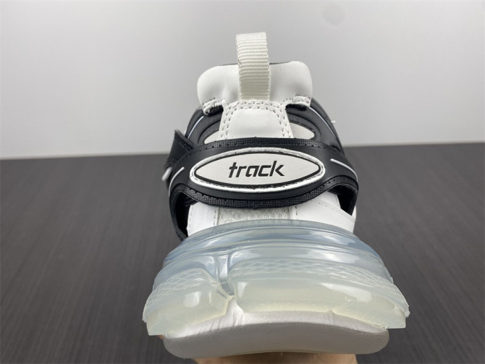 Ba*len*cia*ga track trainer