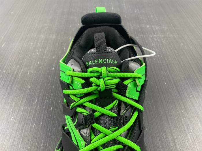 Ba*len*cia*ga track trainer