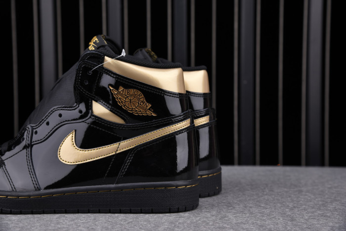 Jordan 1 Retro High Black Metallic Gold (2020) 555088-032