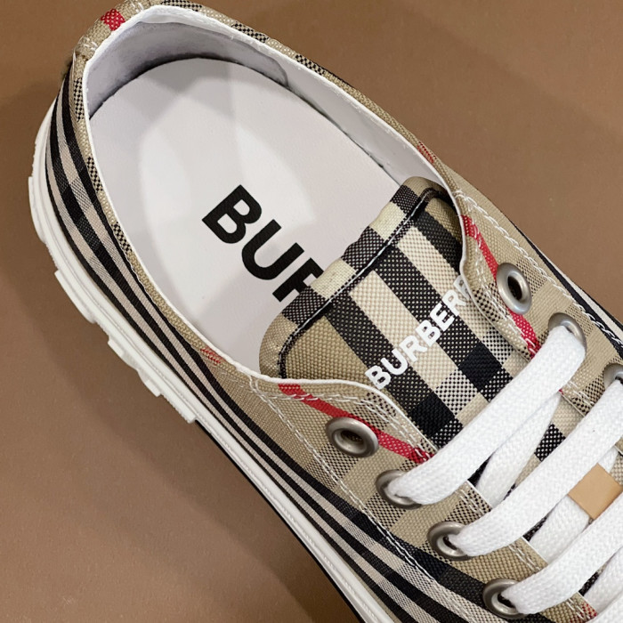 B**rry shoes