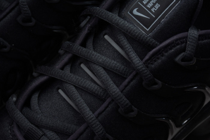 NIKE AIR VAPORMAX PLUS TRIPLE BLACK 924453-004