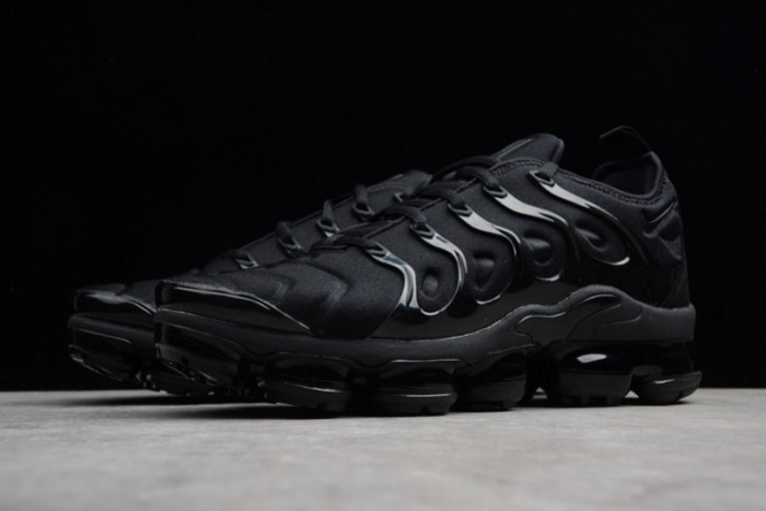 NIKE AIR VAPORMAX PLUS TRIPLE BLACK 924453-004
