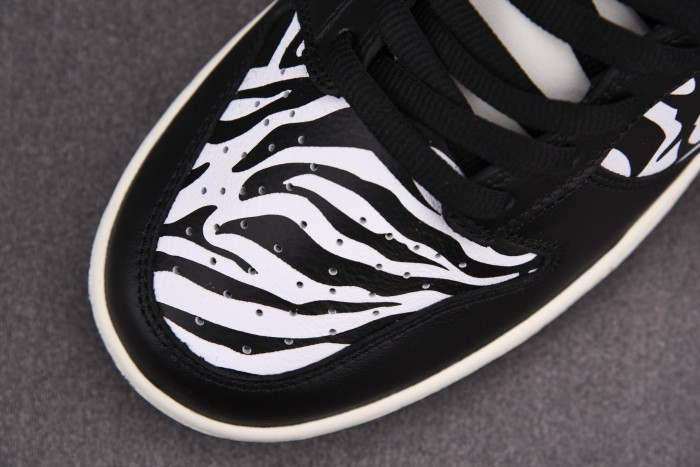 Nike SB Dunk Low OG QS Quartersnacks Zebra DM3510-001