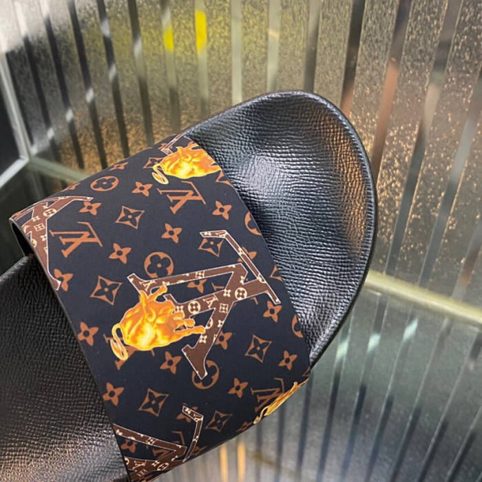 LO** VUI* SANDALS