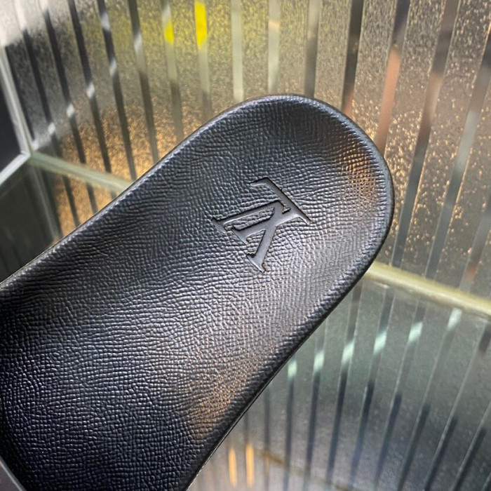 LO** VUI* SANDALS