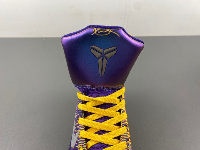 Kobe 9 Elite “Team” 630847-500