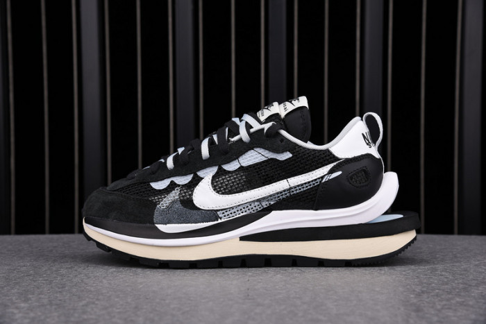 NIKE VAPORWAFFLE SACAI BLACK WHITE CV1363-001