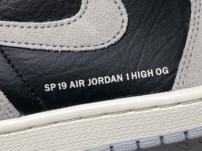 Jordan 1 Retro High Neutral Grey Hyper Crimson 555088-018
