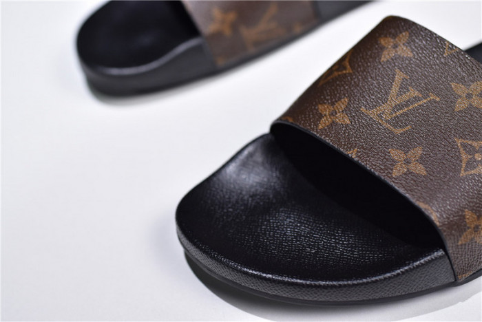 LO** VUI* SANDALS
