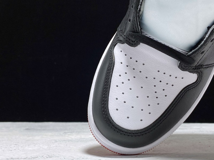 Jordan 1 Retro High Satin Black Toe (W) CD0461-016