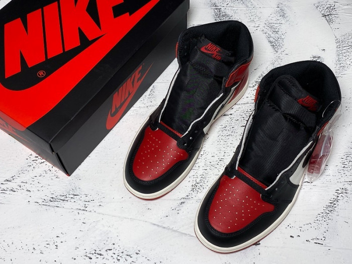 Jordan 1 Retro High Bred Toe 555088-610