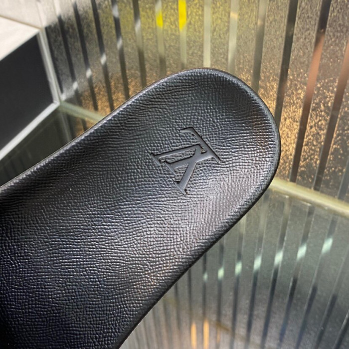LO** VUI* SANDALS