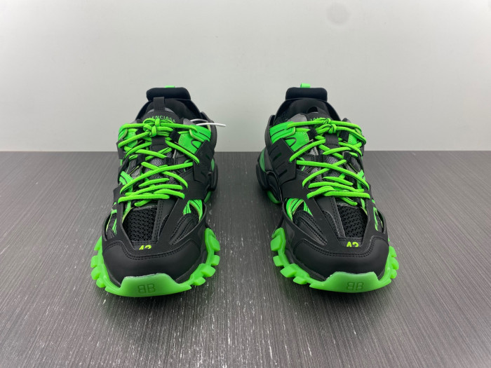 Ba*len*cia*ga track trainer