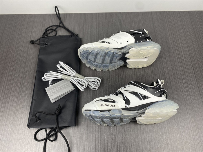 Ba*len*cia*ga track trainer