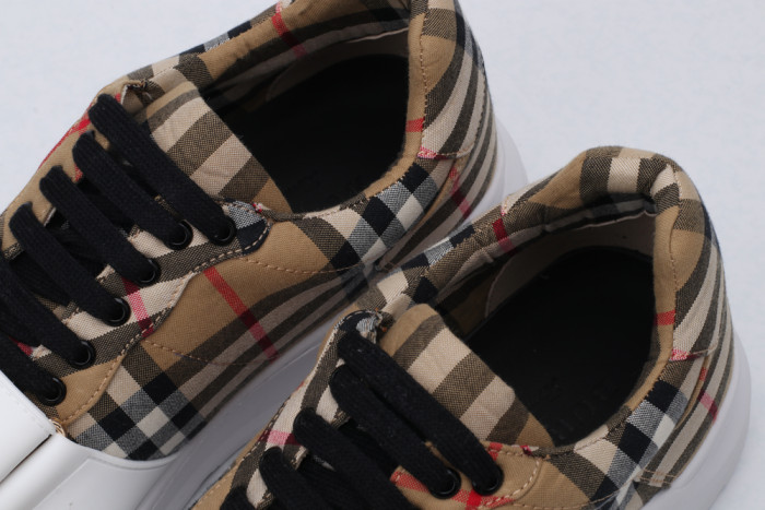 BUR*ERRY SNEAKER