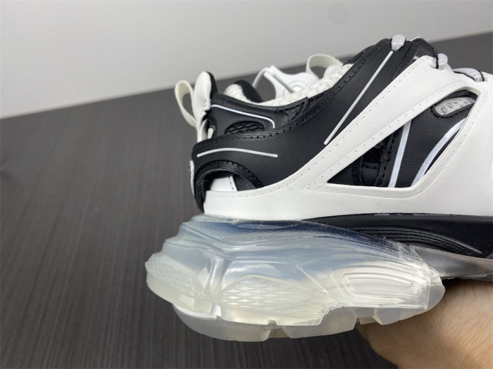 Ba*len*cia*ga track trainer