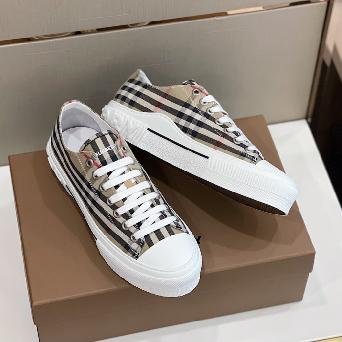 B**rry shoes