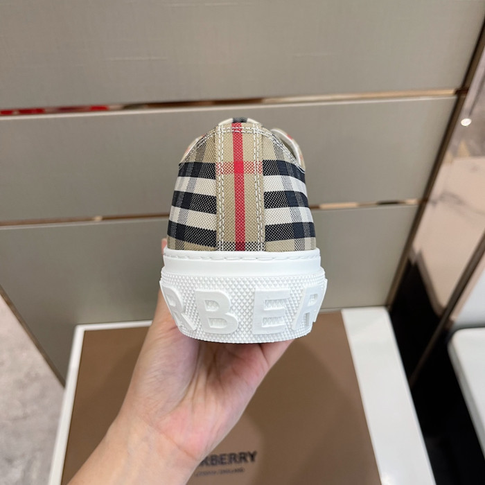 B**rry shoes