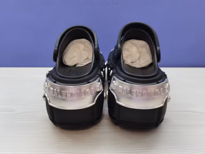 Ba*len*cia*ga hardcrocs slides